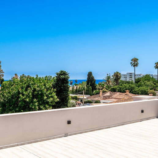 Villa moderne face au Sud avec mer panoramique et montagne Vues, 250 m de San Pedro Beach