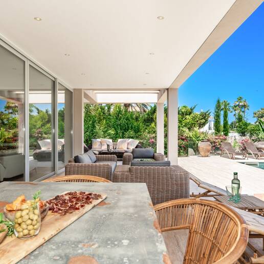 Villa moderne face au Sud avec mer panoramique et montagne Vues, 250 m de San Pedro Beach