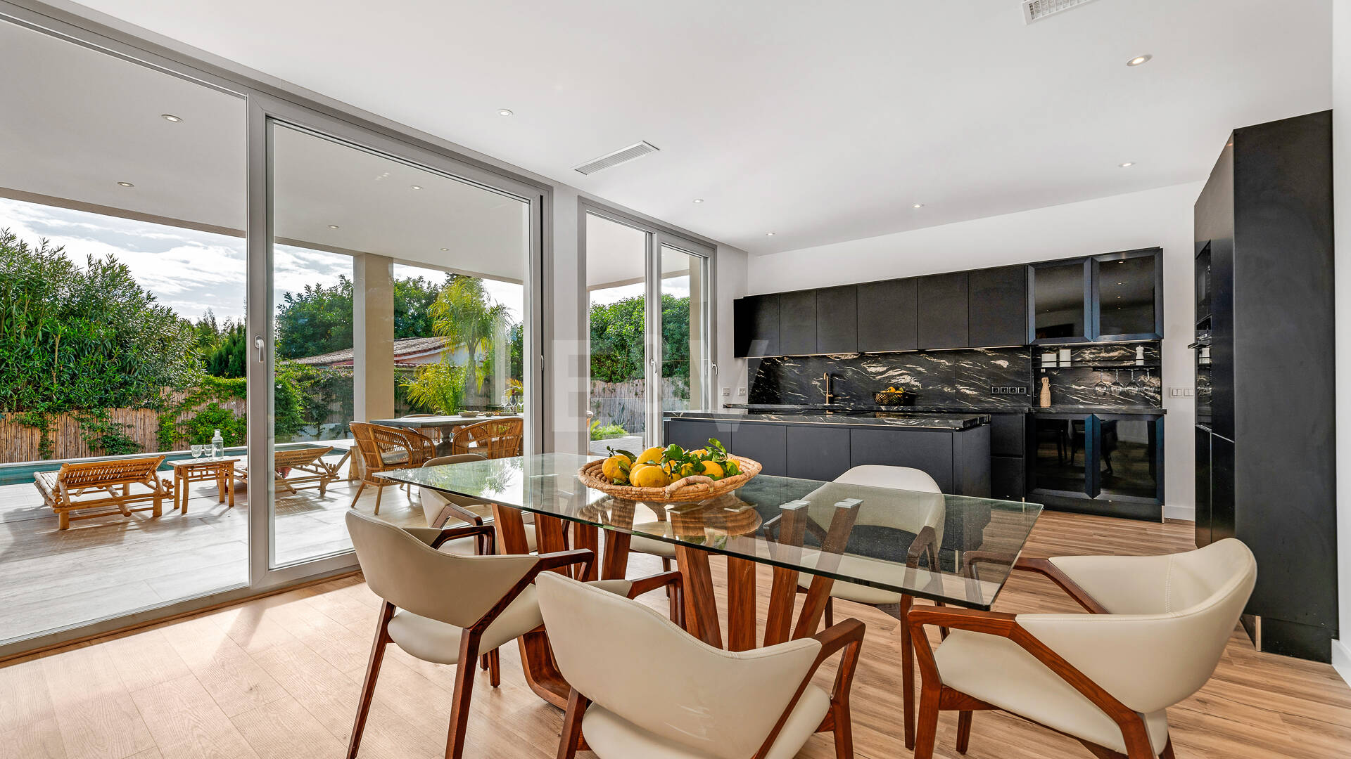 Modern South-Facing Villa with Mountain Views, 250 m from San Pedro Beach