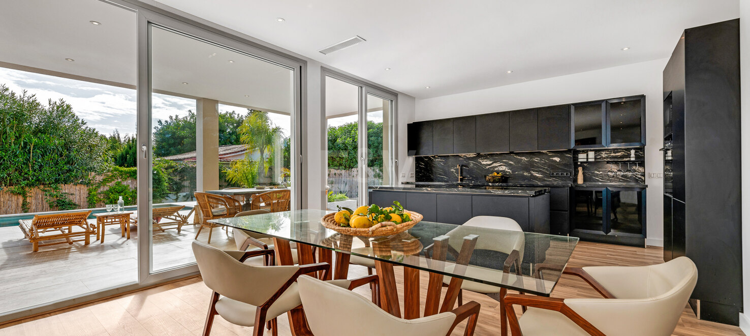 Modern South-Facing Villa with Panoramic Sea & Mountain Views, 250 m from San Pedro Beach