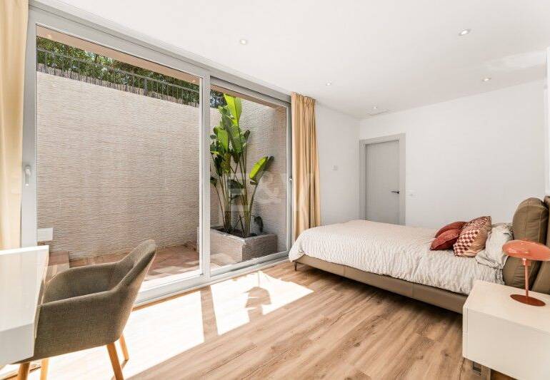 Villa moderne face au Sud avec mer panoramique et montagne Vues, 250 m de San Pedro Beach