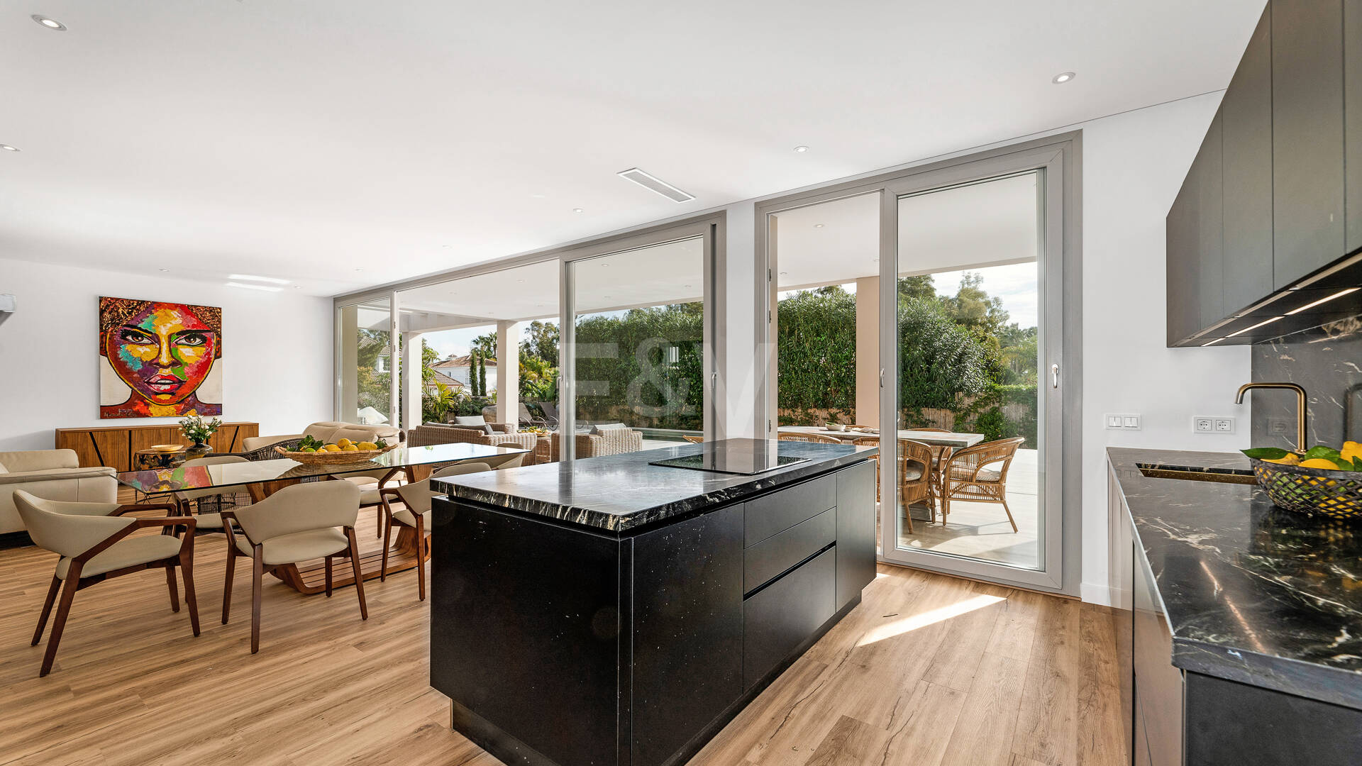 Modern South-Facing Villa with Mountain Views, 250 m from San Pedro Beach