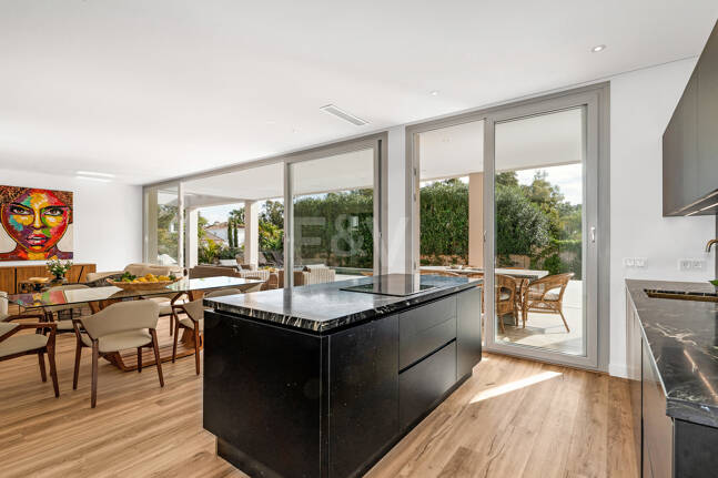 Modern South-Facing Villa with Mountain Views, 250 m from San Pedro Beach