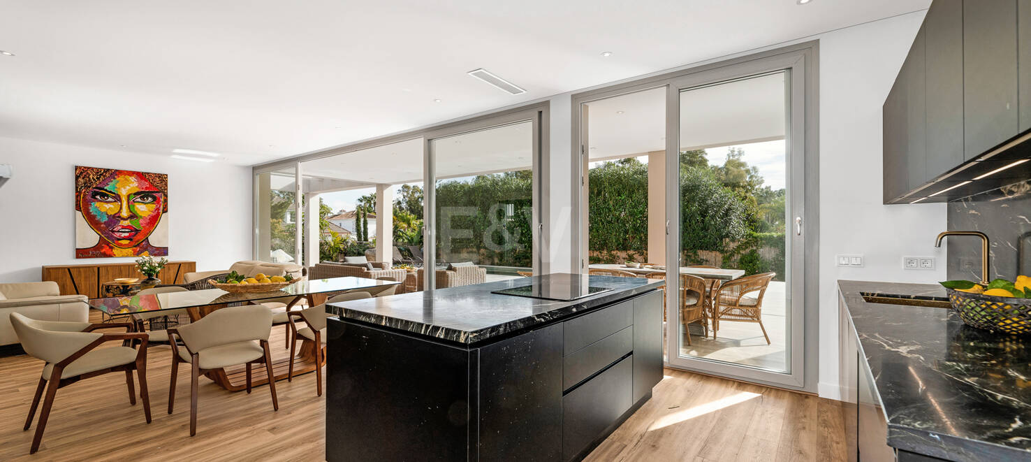 Modern South-Facing Villa with Panoramic Sea & Mountain Views, 250 m from San Pedro Beach