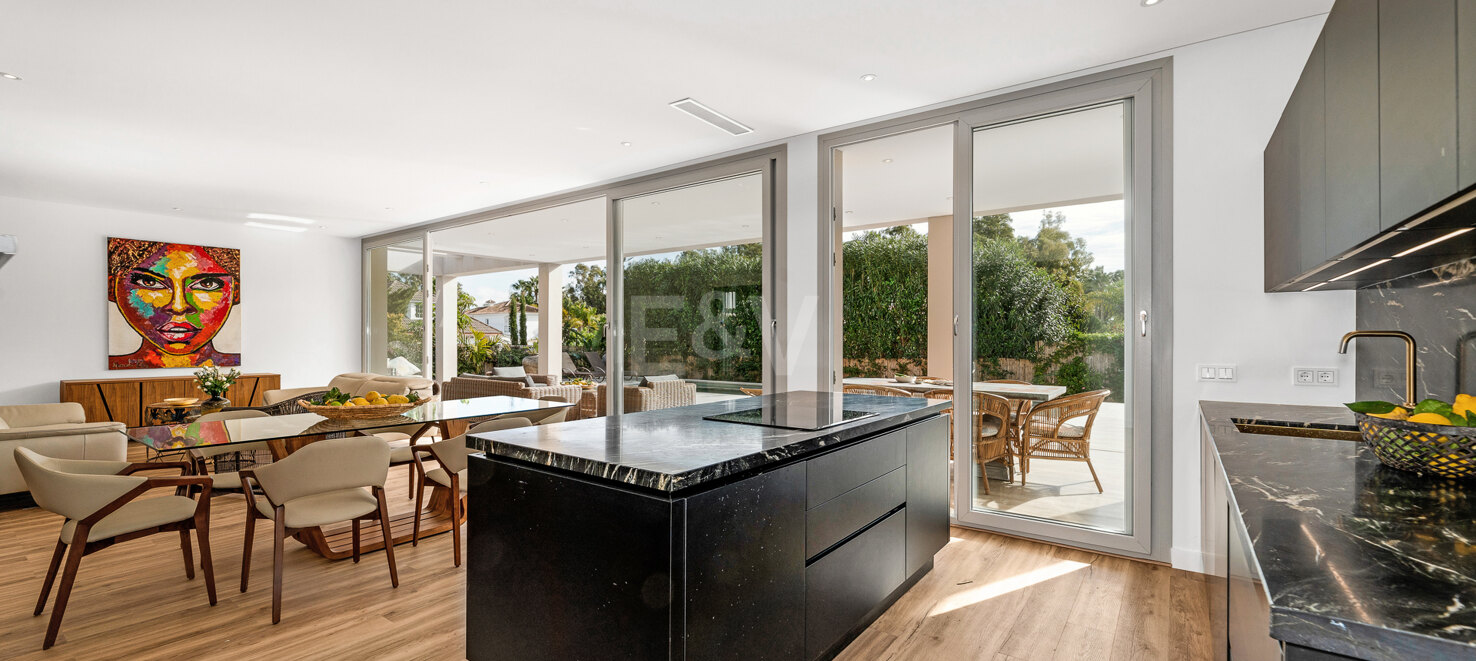 Modern South-Facing Villa with Panoramic Sea & Mountain Views, 250 m from San Pedro Beach
