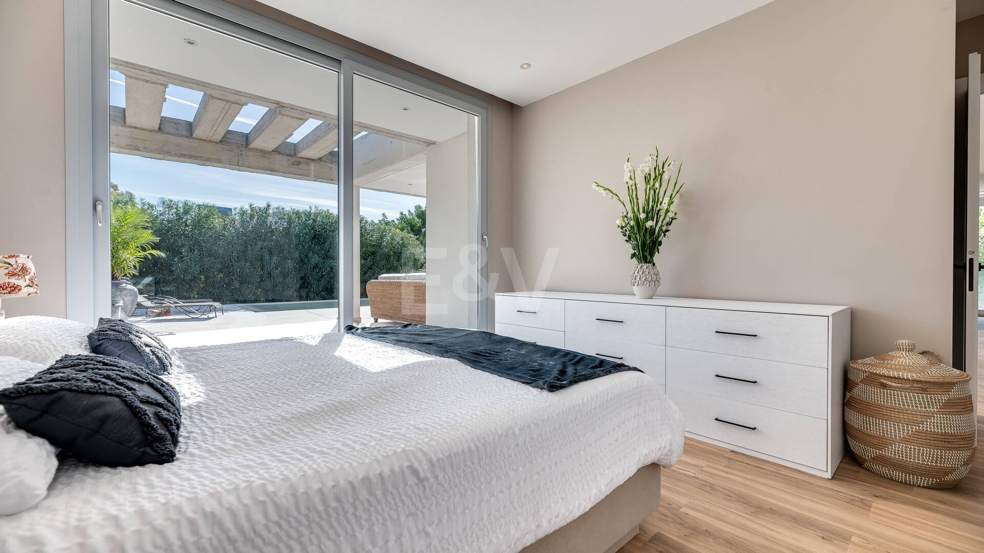 Villa moderne face au Sud avec mer panoramique et montagne Vues, 250 m de San Pedro Beach