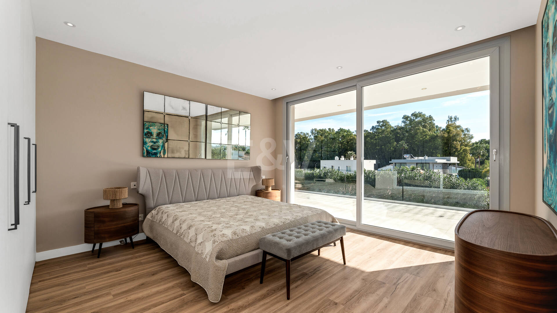 Modern South-Facing Villa with Mountain Views, 250 m from San Pedro Beach