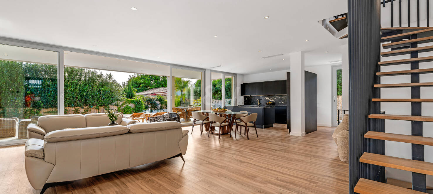Modern South-Facing Villa with Panoramic Sea & Mountain Views, 250 m from San Pedro Beach