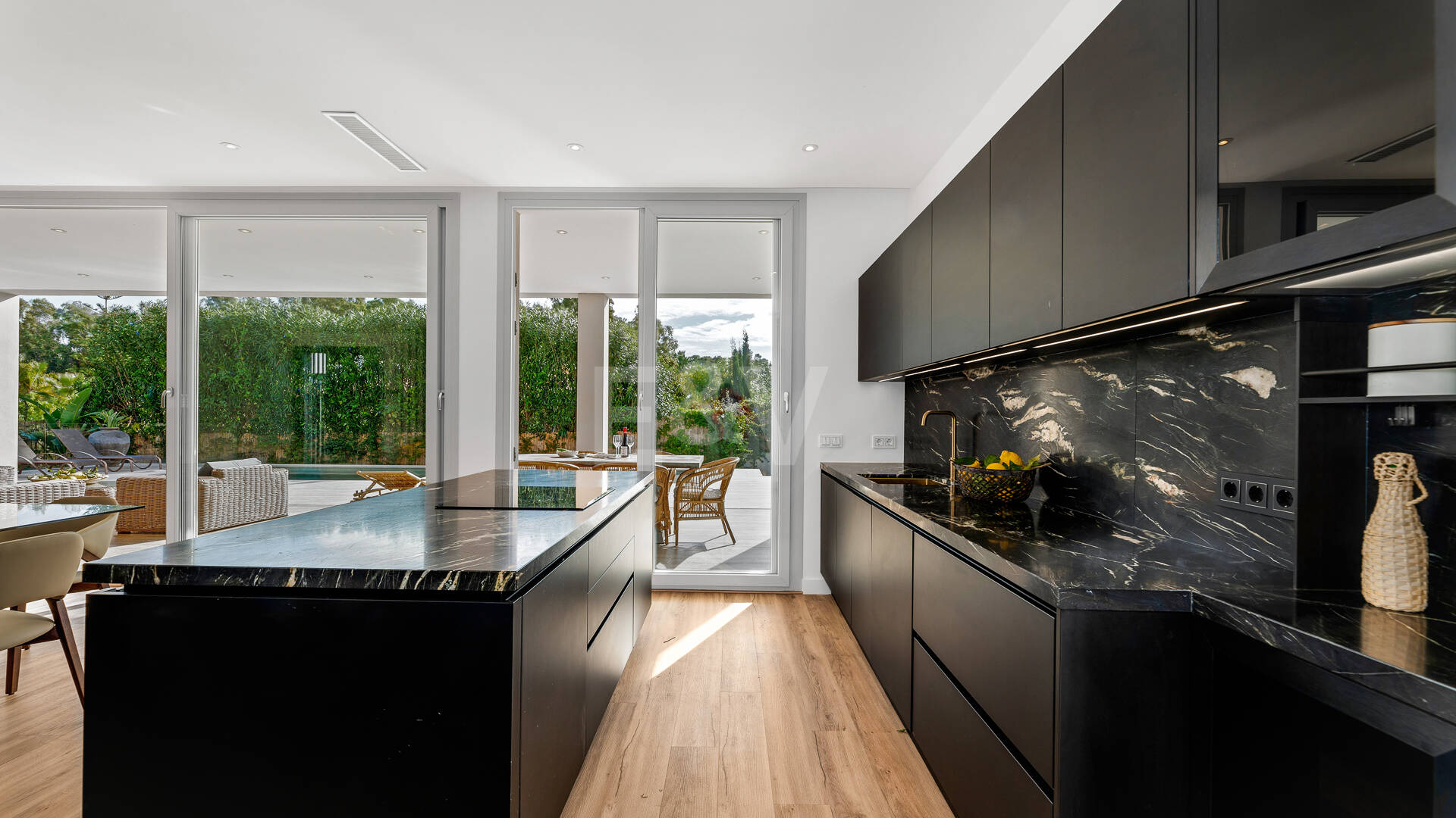 Modern South-Facing Villa with Mountain Views, 250 m from San Pedro Beach