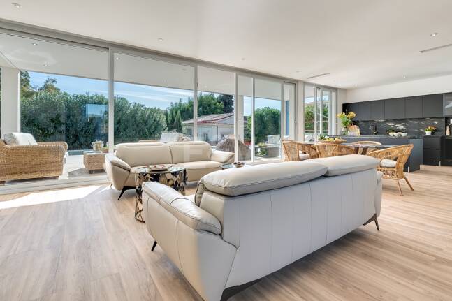 Modern South-Facing Villa with Mountain Views, 250 m from San Pedro Beach