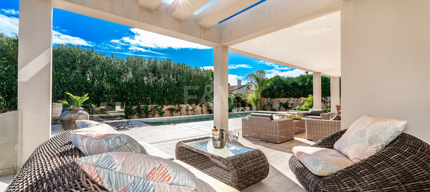 Modern South-Facing Villa with Panoramic Sea & Mountain Views, 250 m from San Pedro Beach