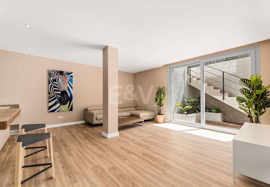 Villa moderne face au Sud avec mer panoramique et montagne Vues, 250 m de San Pedro Beach