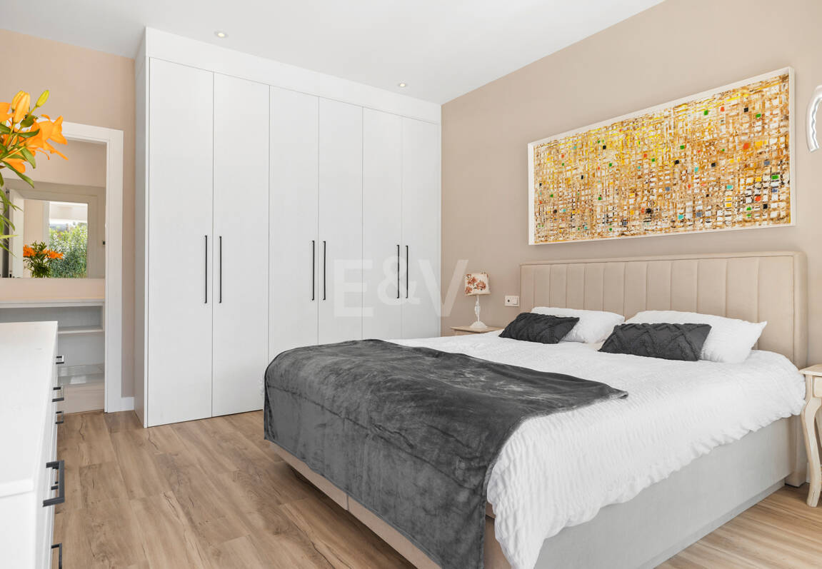 Modern South-Facing Villa with Mountain Views, 250 m from San Pedro Beach