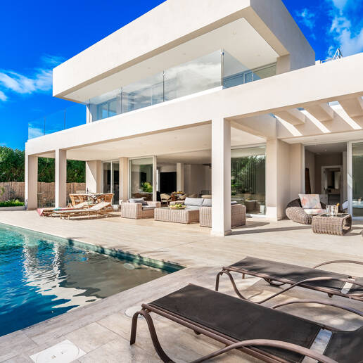 Modern South-Facing Villa with Panoramic Sea & Mountain Views, 250 m from San Pedro Beach