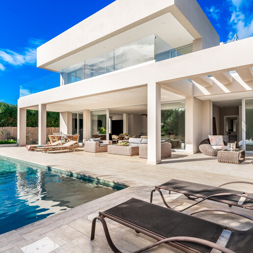 Modern South-Facing Villa with Panoramic Sea & Mountain Views, 250 m from San Pedro Beach