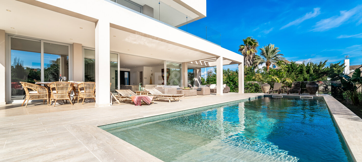 Modern South-Facing Villa with Panoramic Sea & Mountain Views, 250 m from San Pedro Beach