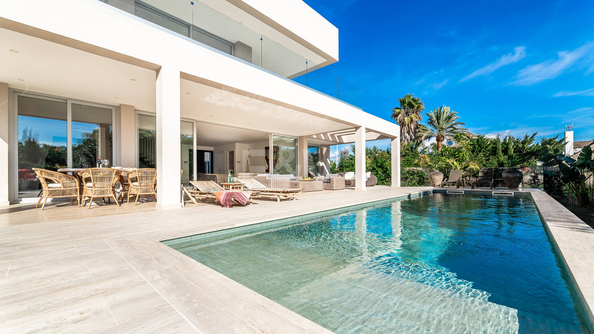 Modern South-Facing Villa with Mountain Views, 250 m from San Pedro Beach