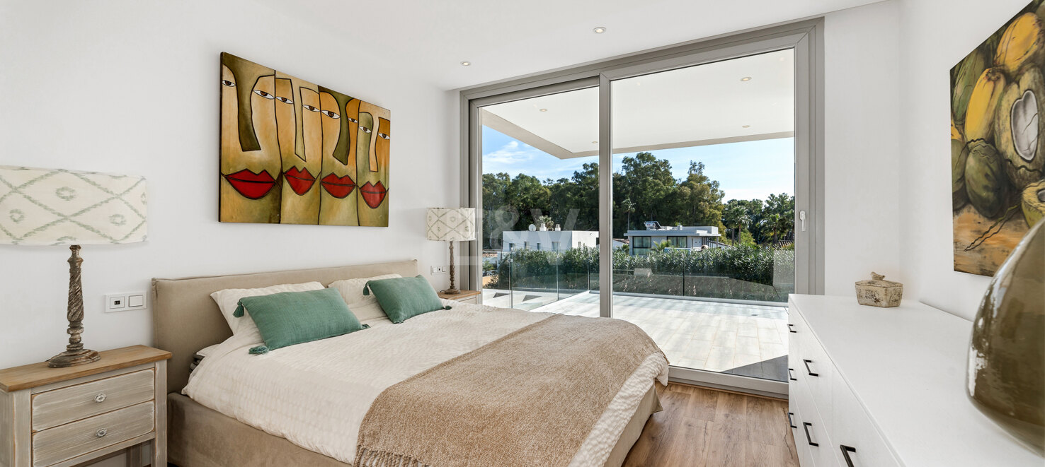 Modern South-Facing Villa with Panoramic Sea & Mountain Views, 250 m from San Pedro Beach