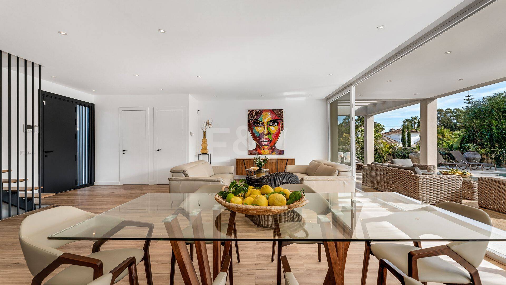 Villa moderne face au Sud avec mer panoramique et montagne Vues, 250 m de San Pedro Beach