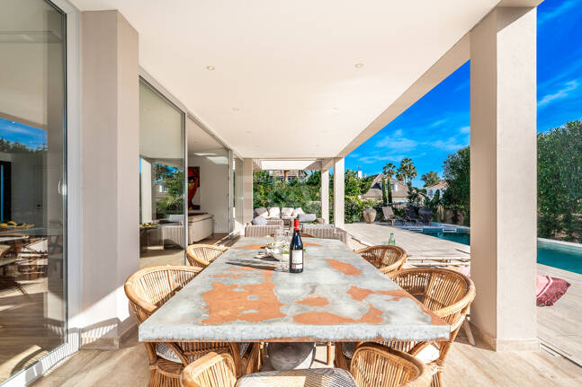 Modern South-Facing Villa with Mountain Views, 250 m from San Pedro Beach