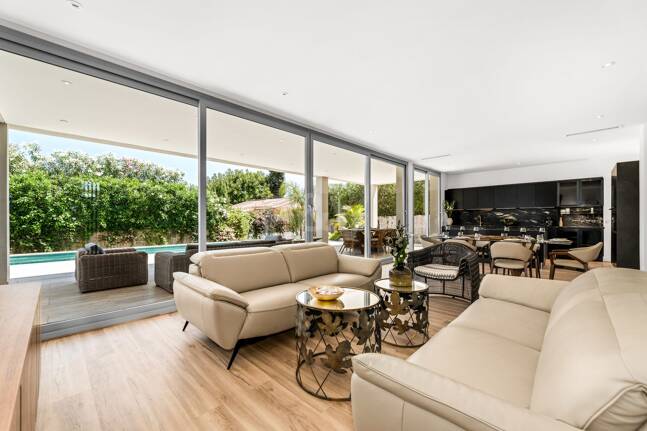 Villa moderne face au Sud avec mer panoramique et montagne Vues, 250 m de San Pedro Beach