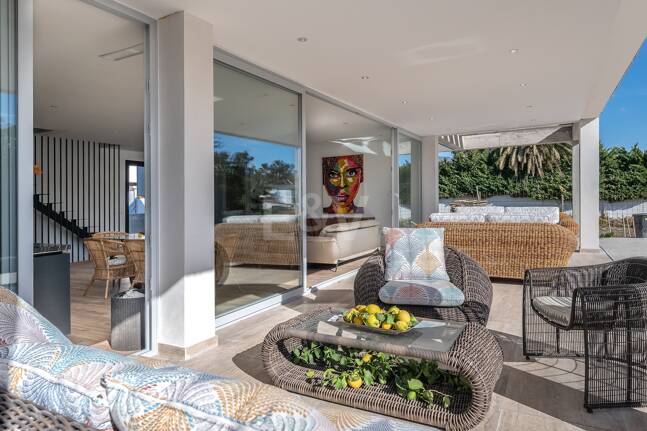 Modern South-Facing Villa with Mountain Views, 250 m from San Pedro Beach