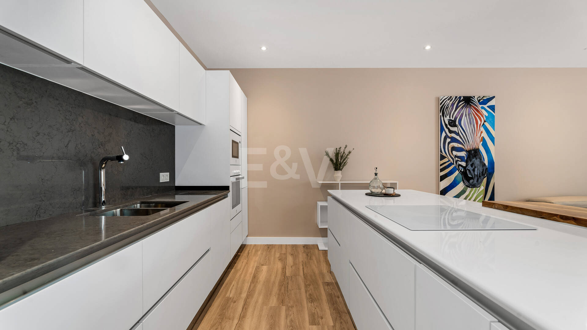 Modern South-Facing Villa with Mountain Views, 250 m from San Pedro Beach