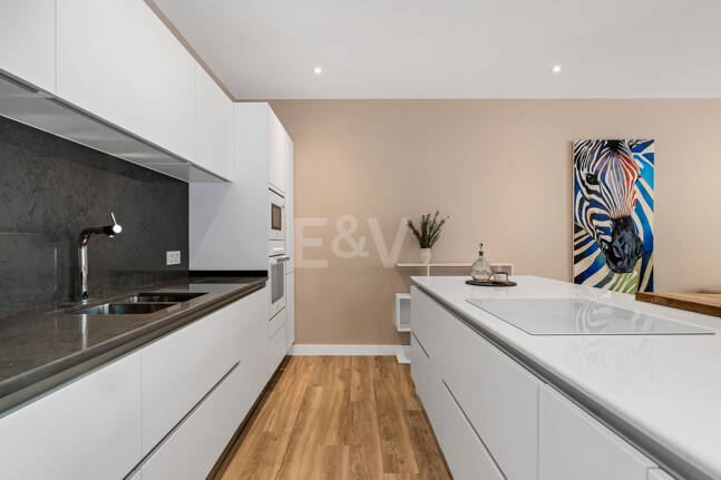 Modern South-Facing Villa with Mountain Views, 250 m from San Pedro Beach