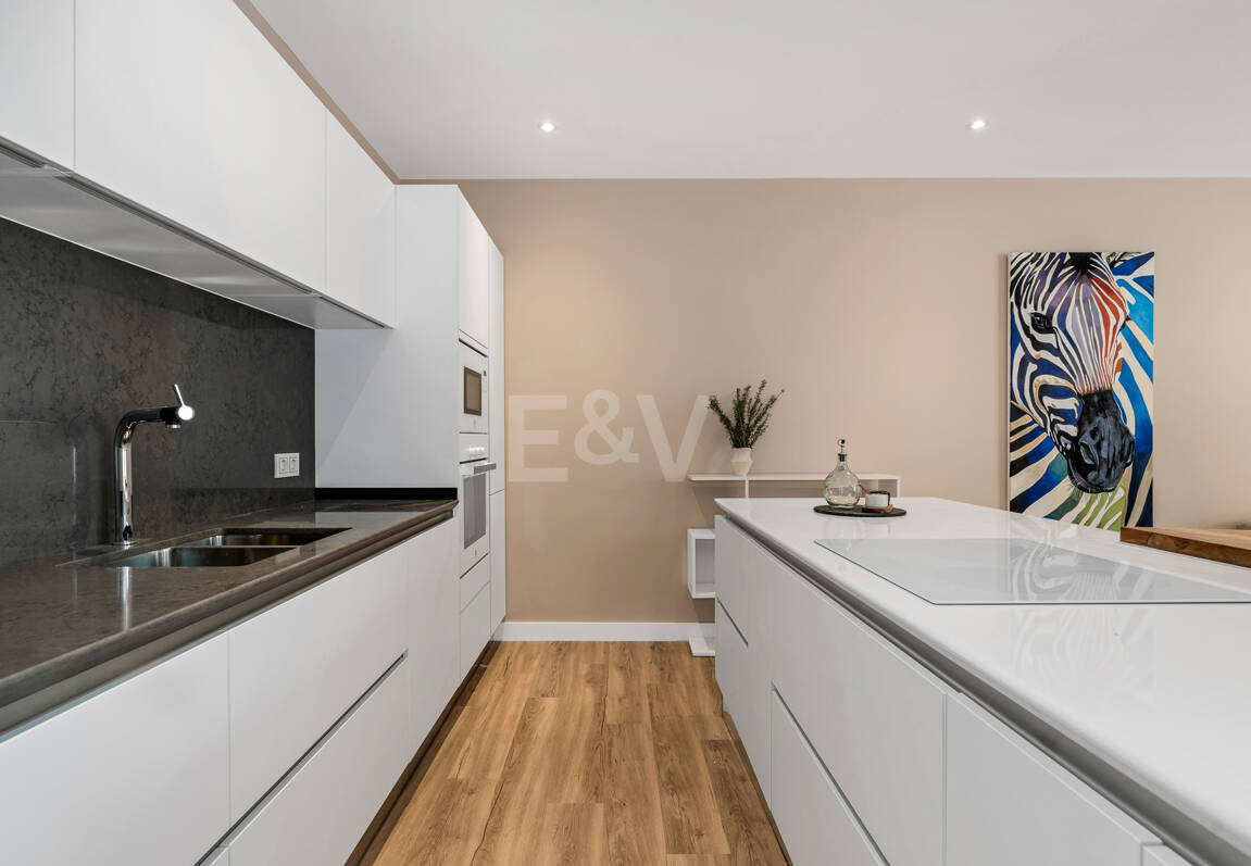 Modern South-Facing Villa with Mountain Views, 250 m from San Pedro Beach