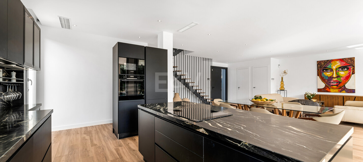 Modern South-Facing Villa with Panoramic Sea & Mountain Views, 250 m from San Pedro Beach