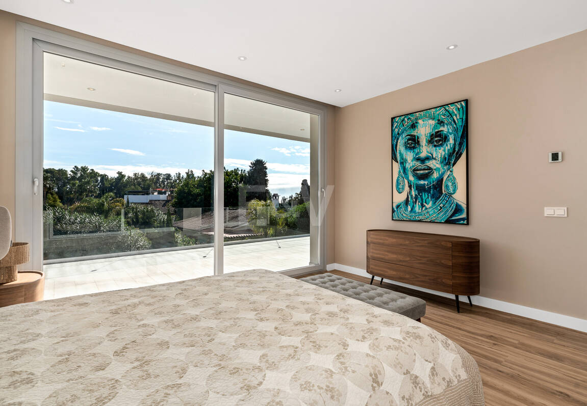 Modern South-Facing Villa with Mountain Views, 250 m from San Pedro Beach