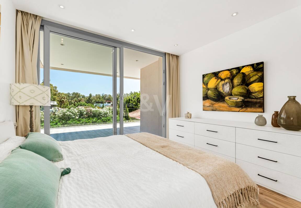 Villa moderne face au Sud avec mer panoramique et montagne Vues, 250 m de San Pedro Beach