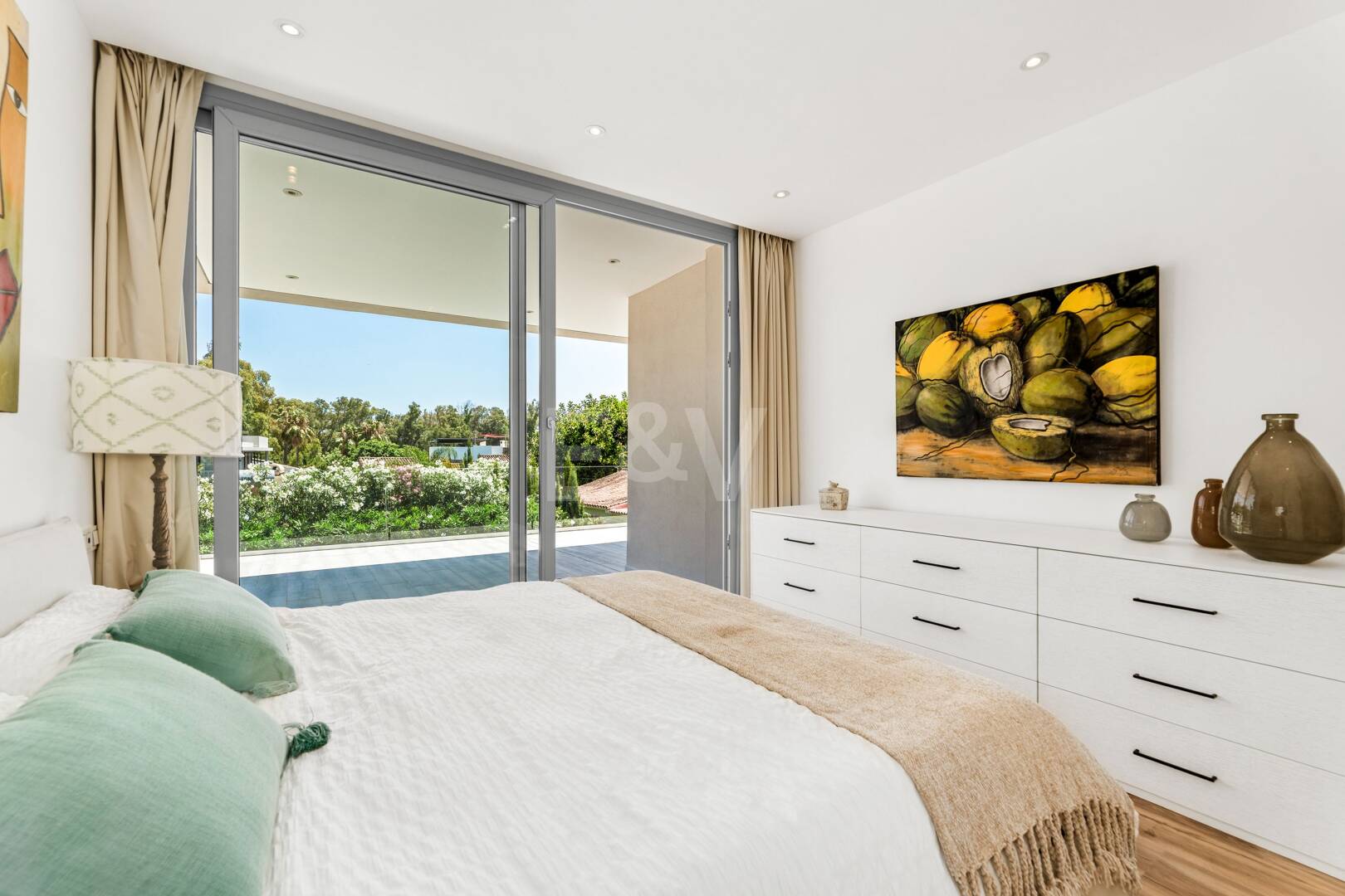 Villa moderne face au Sud avec mer panoramique et montagne Vues, 250 m de San Pedro Beach