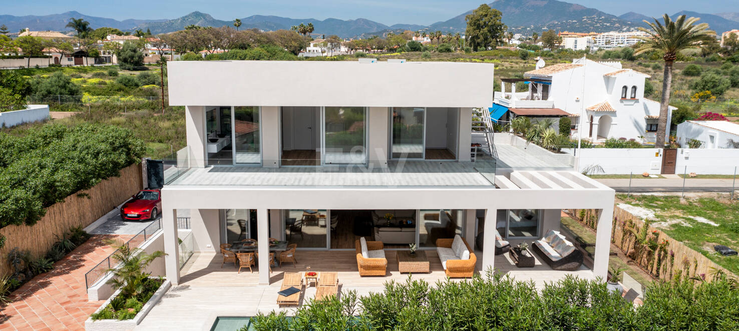 Modern South-Facing Villa with Panoramic Sea & Mountain Views, 250 m from San Pedro Beach