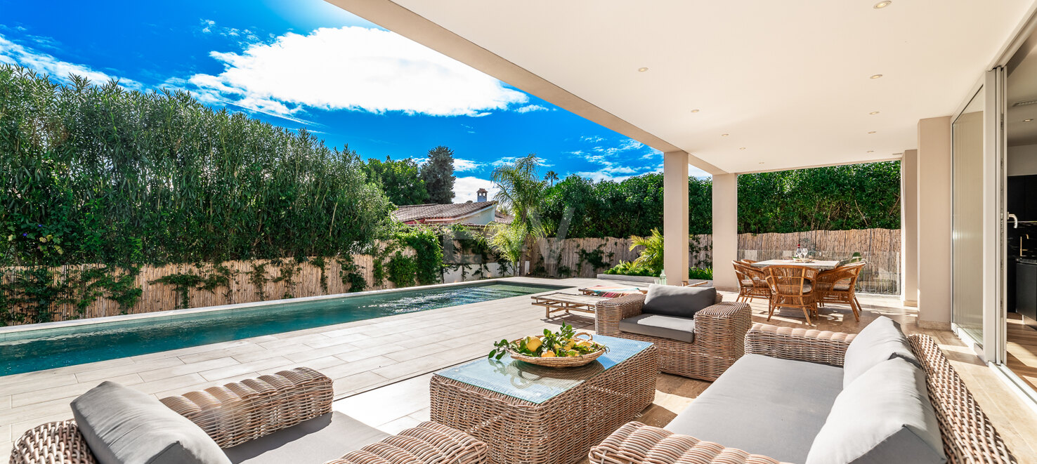 Modern South-Facing Villa with Panoramic Sea & Mountain Views, 250 m from San Pedro Beach