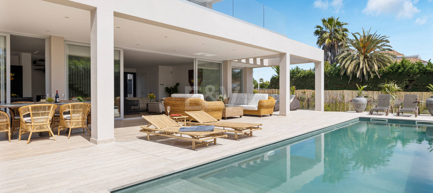 Modern South-Facing Villa with Panoramic Sea & Mountain Views, 250 m from San Pedro Beach