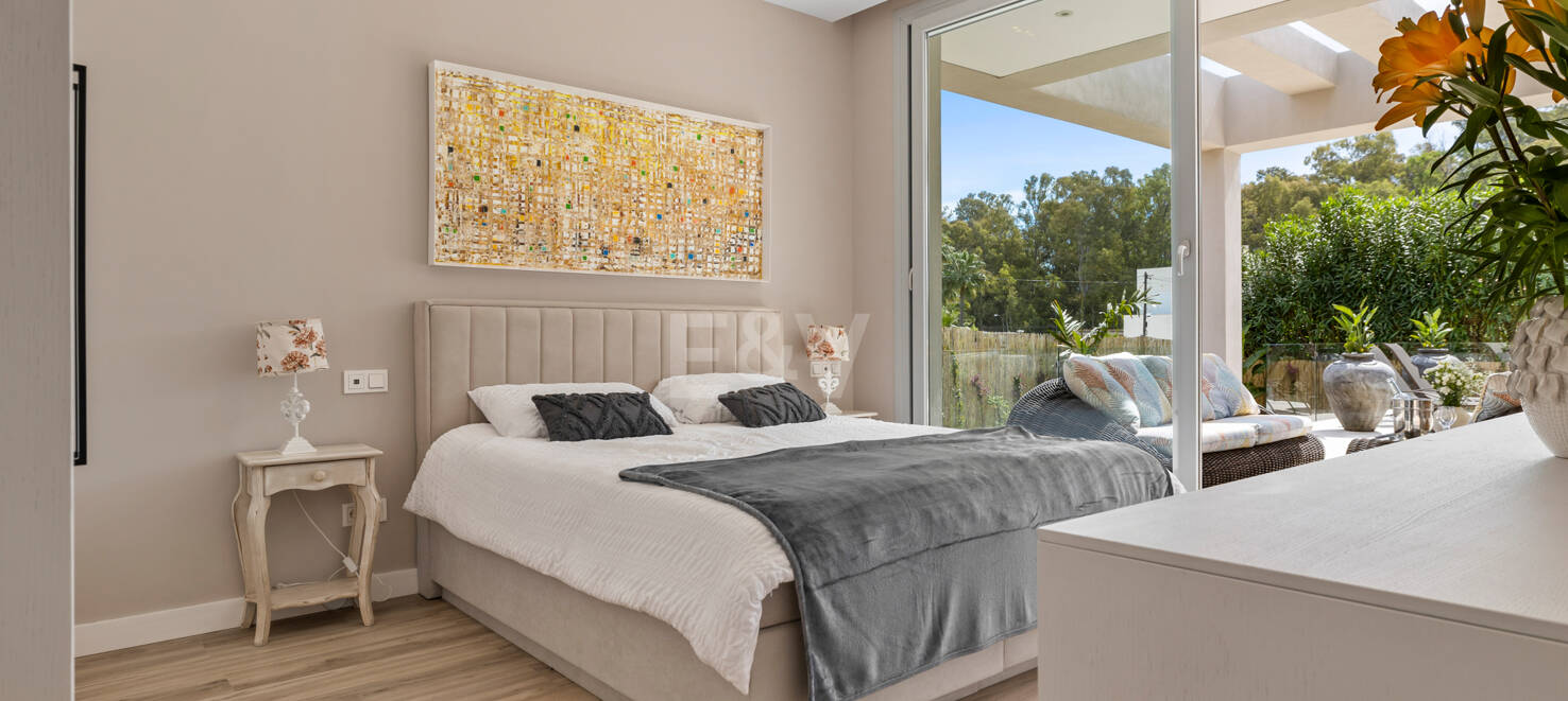 Modern South-Facing Villa with Panoramic Sea & Mountain Views, 250 m from San Pedro Beach