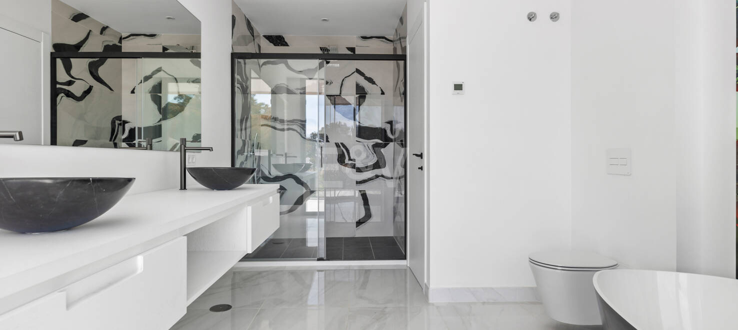 Modern South-Facing Villa with Panoramic Sea & Mountain Views, 250 m from San Pedro Beach