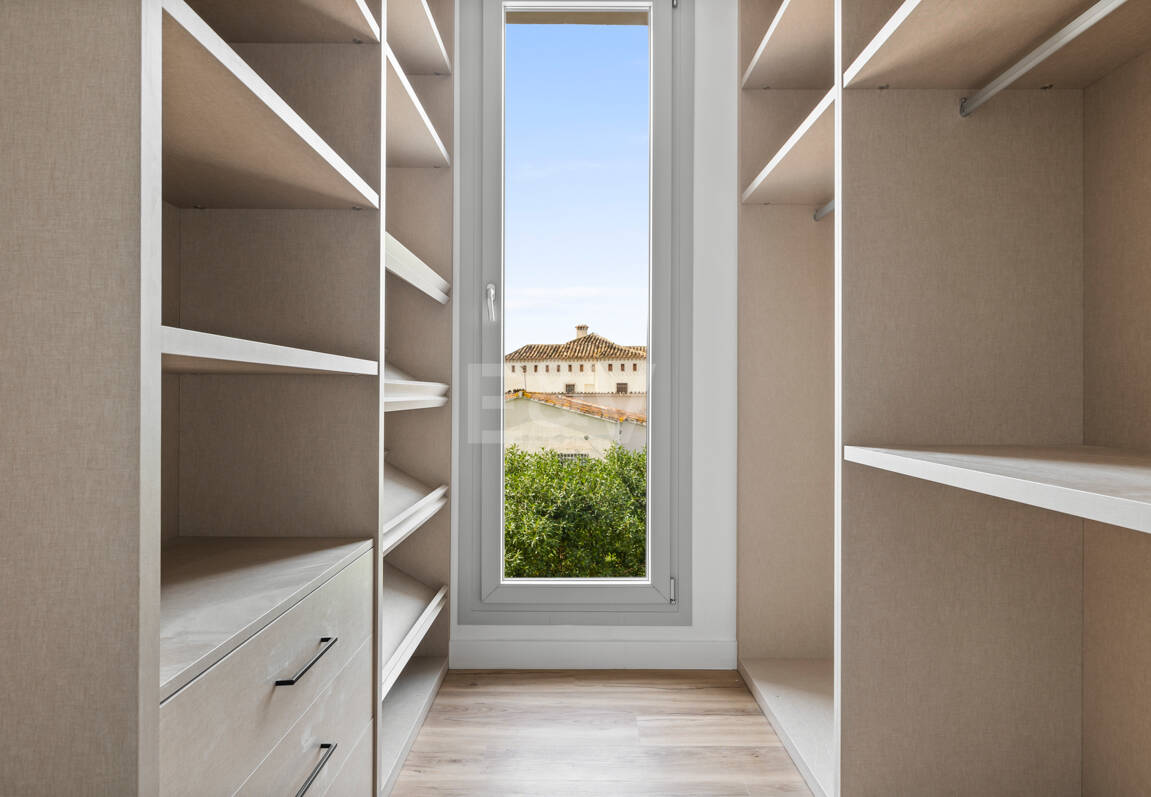 Modern South-Facing Villa with Mountain Views, 250 m from San Pedro Beach