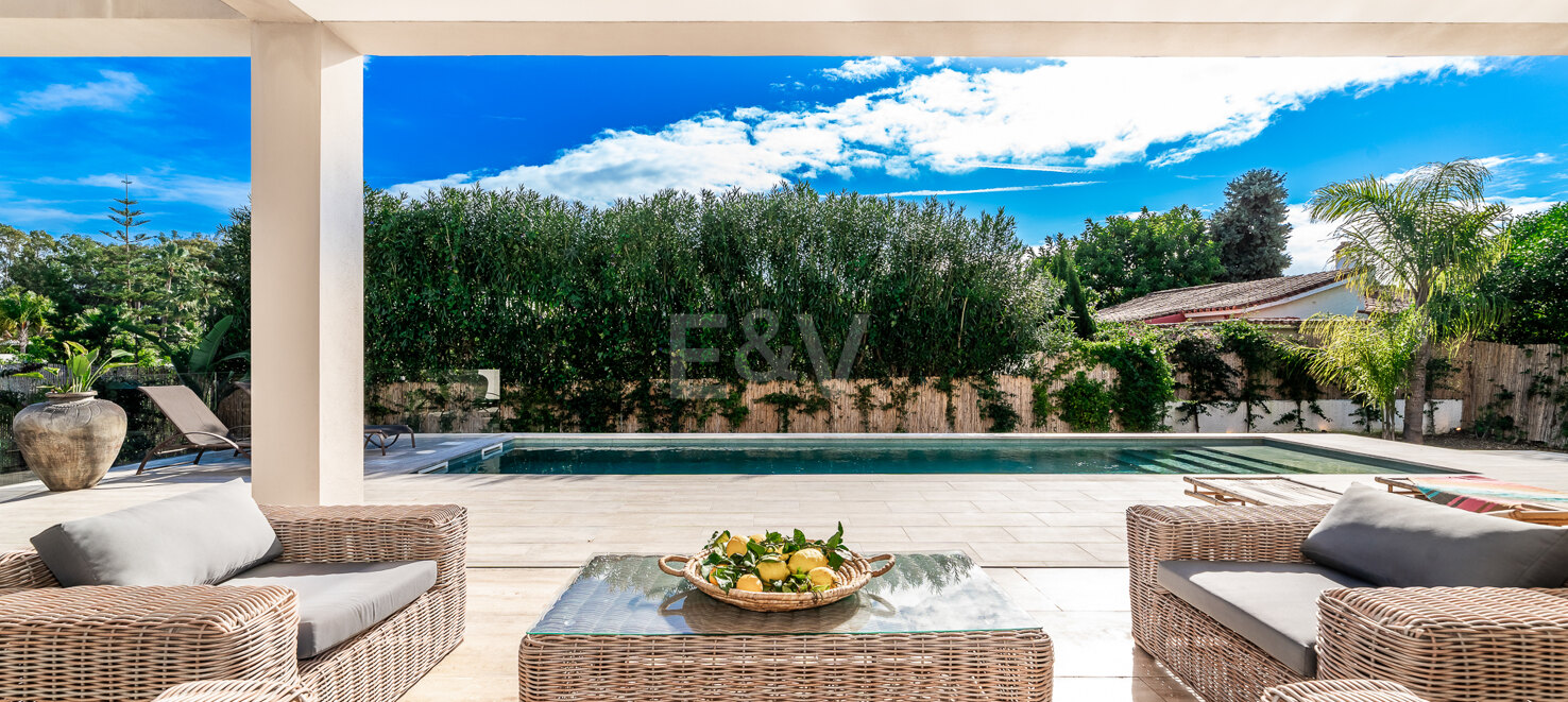 Modern South-Facing Villa with Panoramic Sea & Mountain Views, 250 m from San Pedro Beach