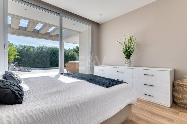 Modern South-Facing Villa with Mountain Views, 250 m from San Pedro Beach