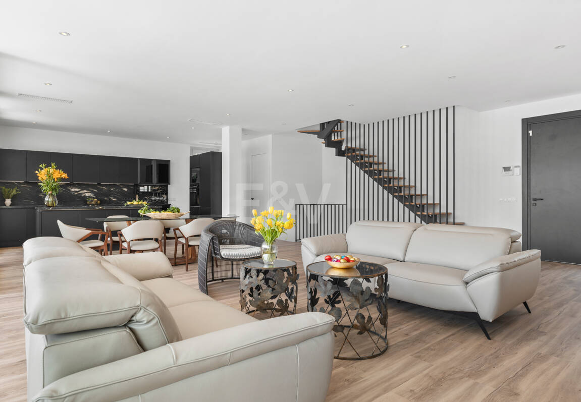 Modern South-Facing Villa with Mountain Views, 250 m from San Pedro Beach