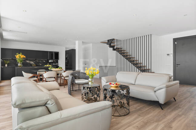 Modern South-Facing Villa with Mountain Views, 250 m from San Pedro Beach