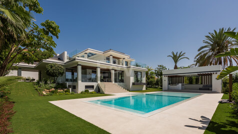 Exclusiva villa con lujosas comodidades, vistas panorámicas y a un paso de los campos de golf