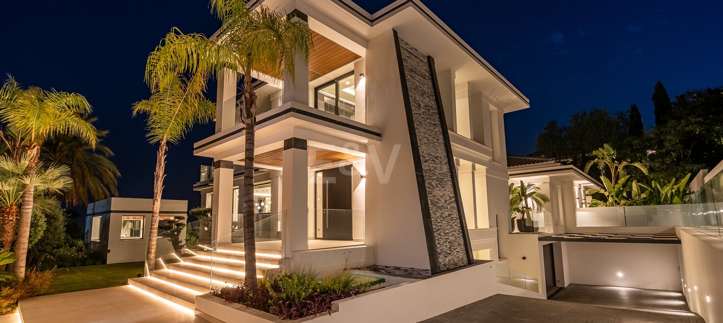 Exclusiva villa con lujosas comodidades, vistas panorámicas y a un paso de los campos de golf