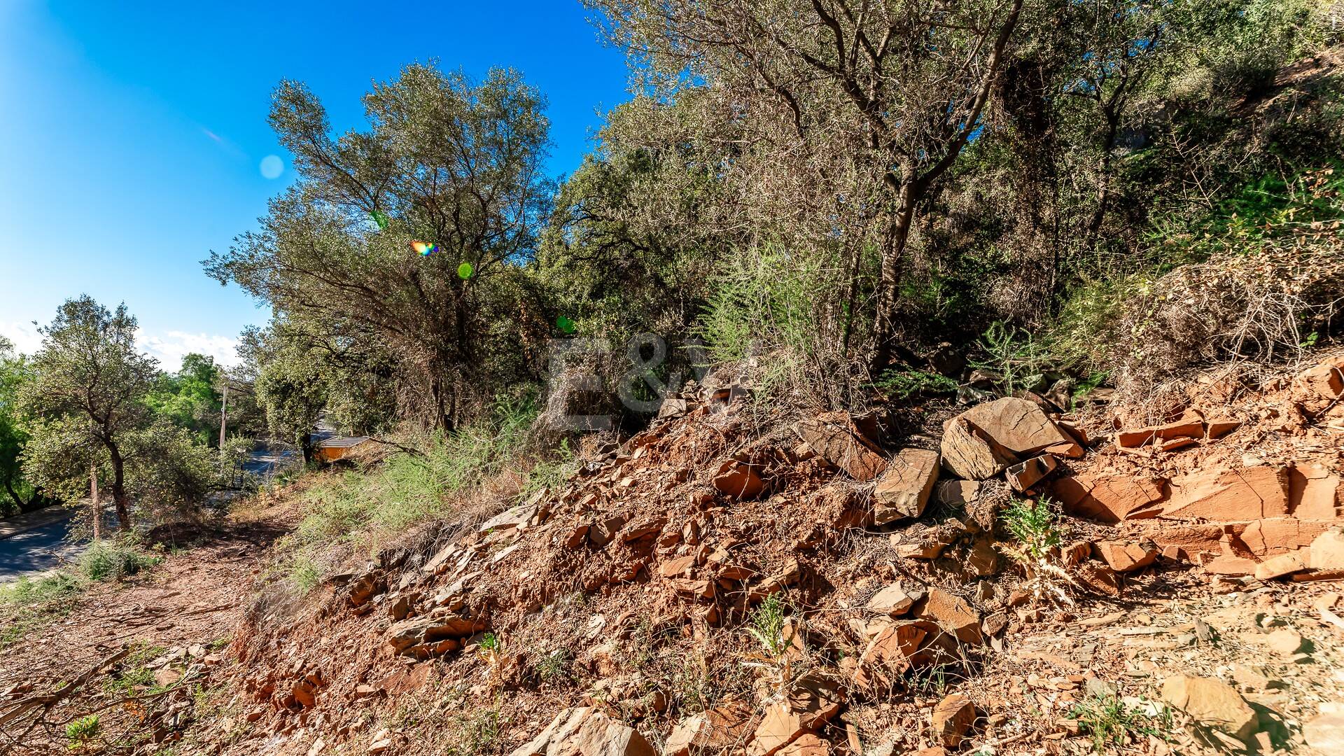 Großzügiges Grundstück in Los Monteros Altos mit Panoramablick