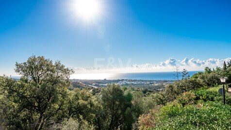 Przestronne plaster w Los Monteros Altos z widokami panoramicznymi