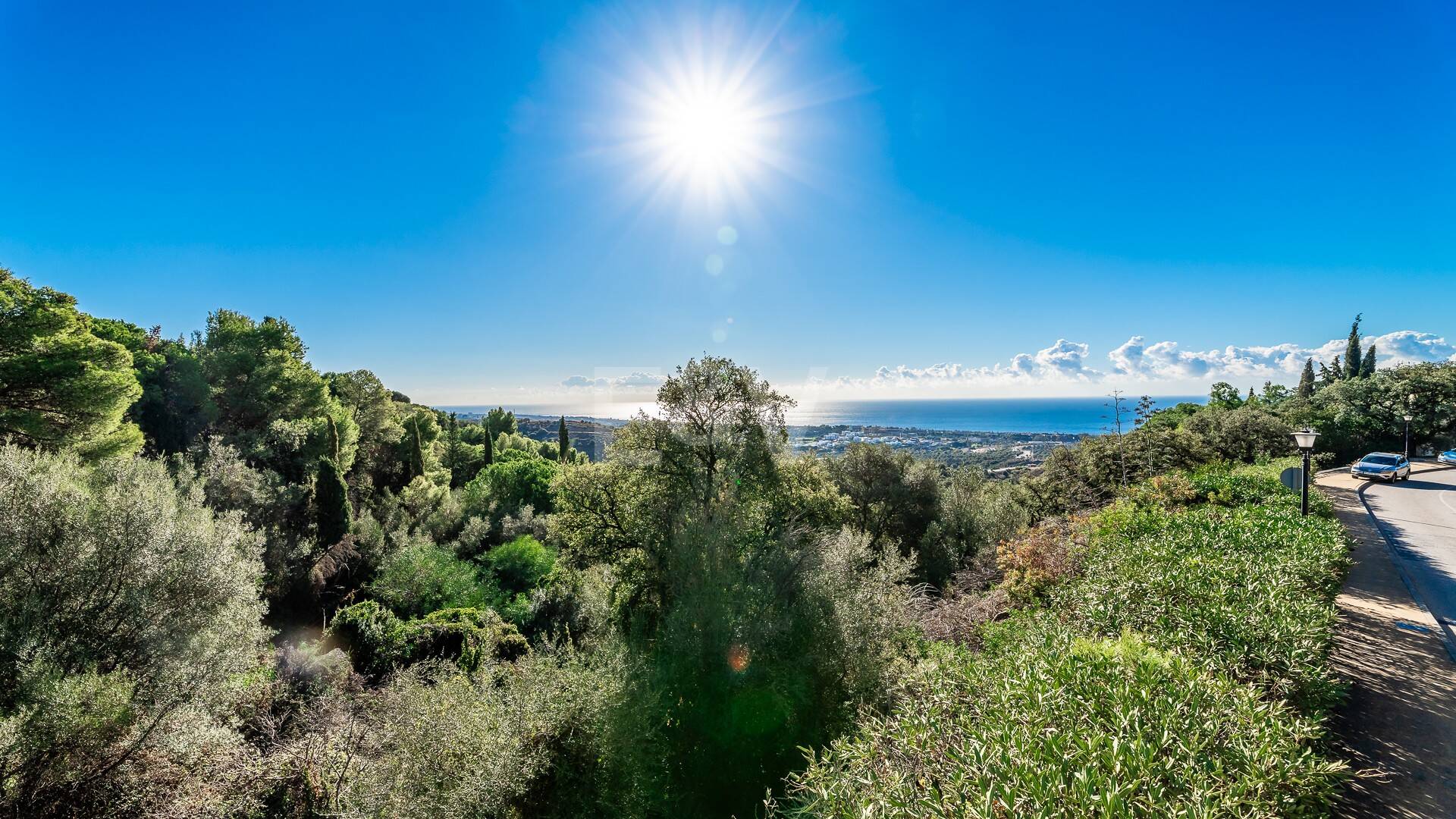 Großzügiges Grundstück in Los Monteros Altos mit Panoramablick