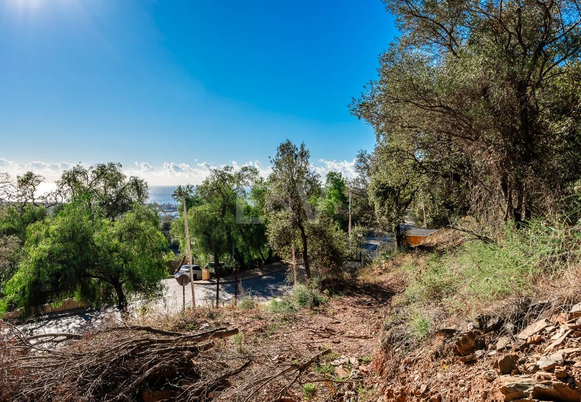 Großzügiges Grundstück in Los Monteros Altos mit Panoramablick