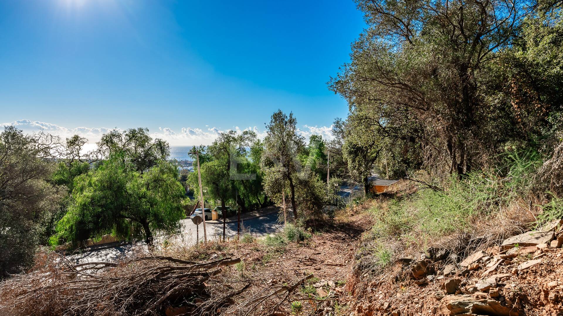 Großzügiges Grundstück in Los Monteros Altos mit Panoramablick